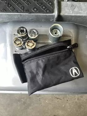 08w42-s6m-201 Acura Genuine Oem Wheel Lock Kit With Bag