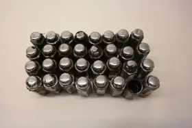 563.am1507 American Motors Factory Wheel Lugnuts Set 32 Genuine Gm Oem Lug Nut Sierra Silverado 2500 2500hd