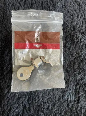 Uv10842pa Bentley Rolls-royce 1986-98 Alloy Wheel Hub Cap Lock And Key Oem New
