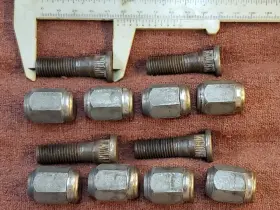 36131113131 Bmw 1974 - 1976 2002 Slotted Wheel Lug Nuts And 4 Rear Studs As Shown