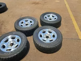 Yl74-1007-ba Cci Aly03280u10 98-00 Lincoln Navigator Alloy 17 Inch Wheel 6-slot Silver 17x7.5 Oem