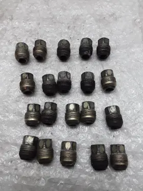 563.gm1599 Chevrolet 20 Pieces Lug Nuts 1999 Venture Z-82p