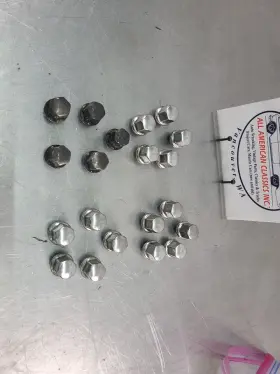 563.gm1w15 Chevrolet 2015 Camaro Z28 Set Of 20 Factory Lug Nuts - Oem