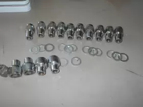 27421 Cragar 10 Lugnuts 7-16-20 R.h. #27421. 4 Locking Nuts. With Key
