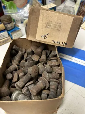 01a-1107-a Ford 1940-42 Nos Hub Bolts Front Nors