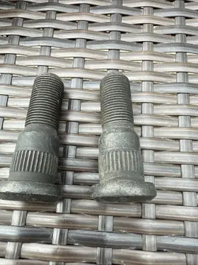 E9hz-1151-a-oem-rh Ford E9hz-1151-a 2 Piece Ford# For Lh Use Wheel Stud. New No Bag. Nos