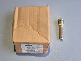E0tz-1107-b Ford Eotz-1107-b New Genuine Oem Truck Wheel Lug Nut Stud Bolt /