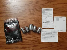 Gr3z-1a043-a Ford Genuine Wheel Lock Set
