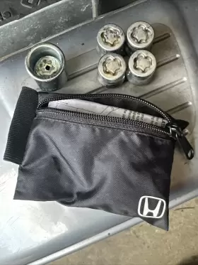 08w42-scv-102 Honda Genuine /acura Wheel Lock Set Oem