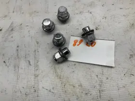 560-74233 Lexus 10-20 Is Series Lug Nut Wheel Set 5 Q