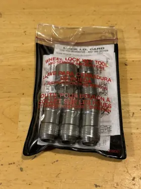 M14x1.5 Mcgard 80230 Wheel Locking Lug Nut Set