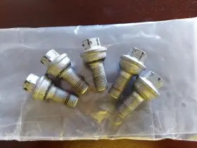 9558 Mercedes-benz New Takeoff 2016-2022 Metris Oem Lug Studs Set Of 5 Nut