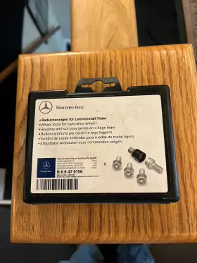 B66470156 Mercedes-benz Original Oem Security Wheel Lock Set