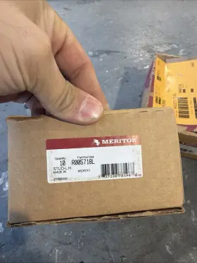 4-16x0.974 Meritor R005718l R00571 Wheel Stud 3/4-16x0.974 Serx2-3/8 Lh 10 Studs 2 Packs Available