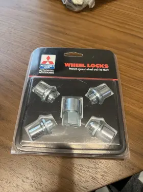 A990wl2c02 Mitsubishi Oem Factory Wheel Locks 2004-2005 P/n