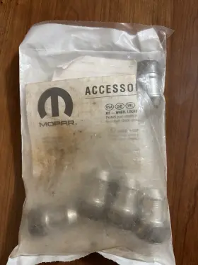 04755282aa Mopar 04755282a M14 X 1.5 Chrome Wheel Lock Kit Of 5 With Key