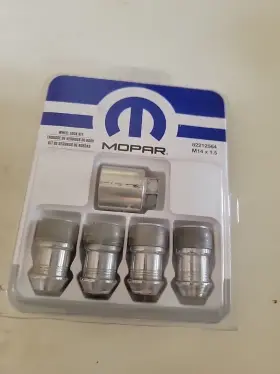 04755404aa Mopar New Oem Wheel Lock Kit 14mm X 1.5 18-23 Dodge Charger/chall/300