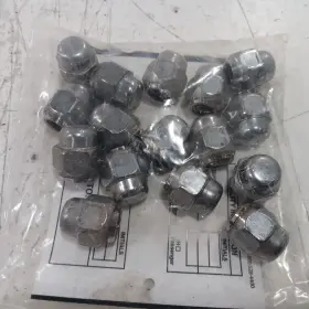 985.da1c22 Nissan Kicks Lug Nut Set 2021 2022 2023 2024