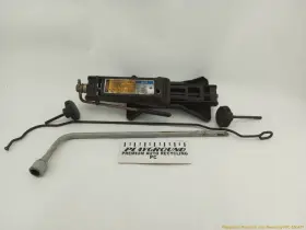 563.gm2z87 Pontiac Fiero Se Emergency Roadside Vehicle Jack And Tools Fits 1984-1988 84 85 86