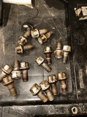 183601139a Porsche Set Of 16 Used Original Genuine 914 Steel Lug Bolts M14 X 1.5 25mm