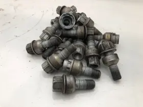 99636120302-24258 Porsche 911 996 997 Boxster Cayman 986 987 Wheel Lug Nut Set With Lock