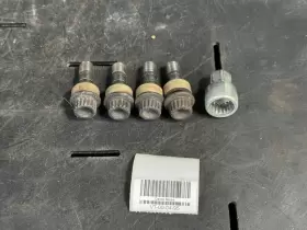 Wht006979a Porsche 2015-2021 Macan 95b - Locking Lug Nut / Bolt Set With Key