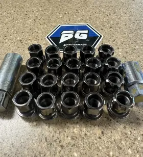 32875 Project Kics R26 Lug Nuts Black Chrome 12x1.25 16 4