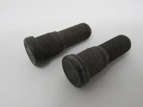 432-070722 Standard Lot Of 2 Wheel Studs Serrated