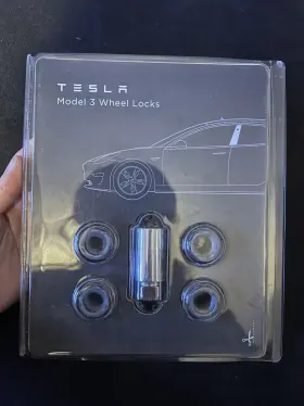 1130327-00-a Tesla Model 3 Wheel Locks Part Number Pre-owned