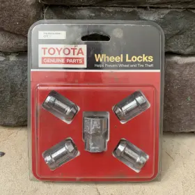 Toyota 002760094101 New Oem Set Of 4 Genuine 2005-2010 Corolla Tacoma Wheel Locks With Key