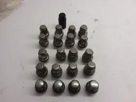 563.to1e10 Toyota Set Of Corolla Wheel Lug Nuts Genuine Oem