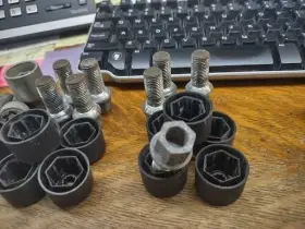 563.vw1l12 Volkswagen Jetta 2012 Lug Nuts 397811
