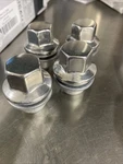 New Genuine Land Rover Lug Nuts - LR173842 LR068126 Set Of 4!!!!!. Price: $30.00.